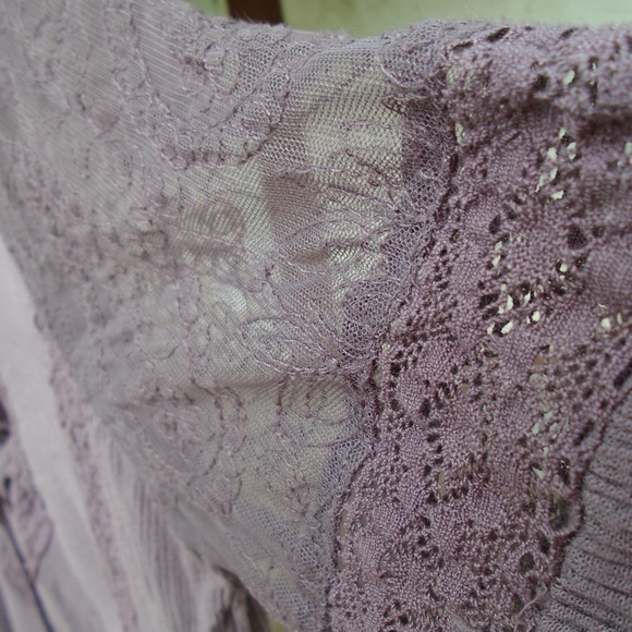 American Eagles outfitters size med. lace trim top - Picture 4 of 6